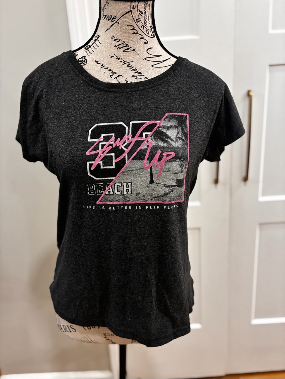 Spirit Charcoal Short-Sleeve Tee with Pink Graphic Beach Print